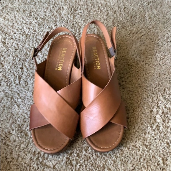 Leather and Wood Kenneth Cole Reaction Heels - Picture 4 of 8